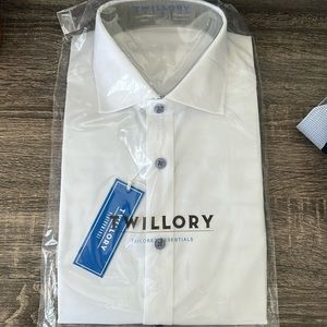 Twillory Men’s long sleeve button down. New in package. Size L 16/32-33